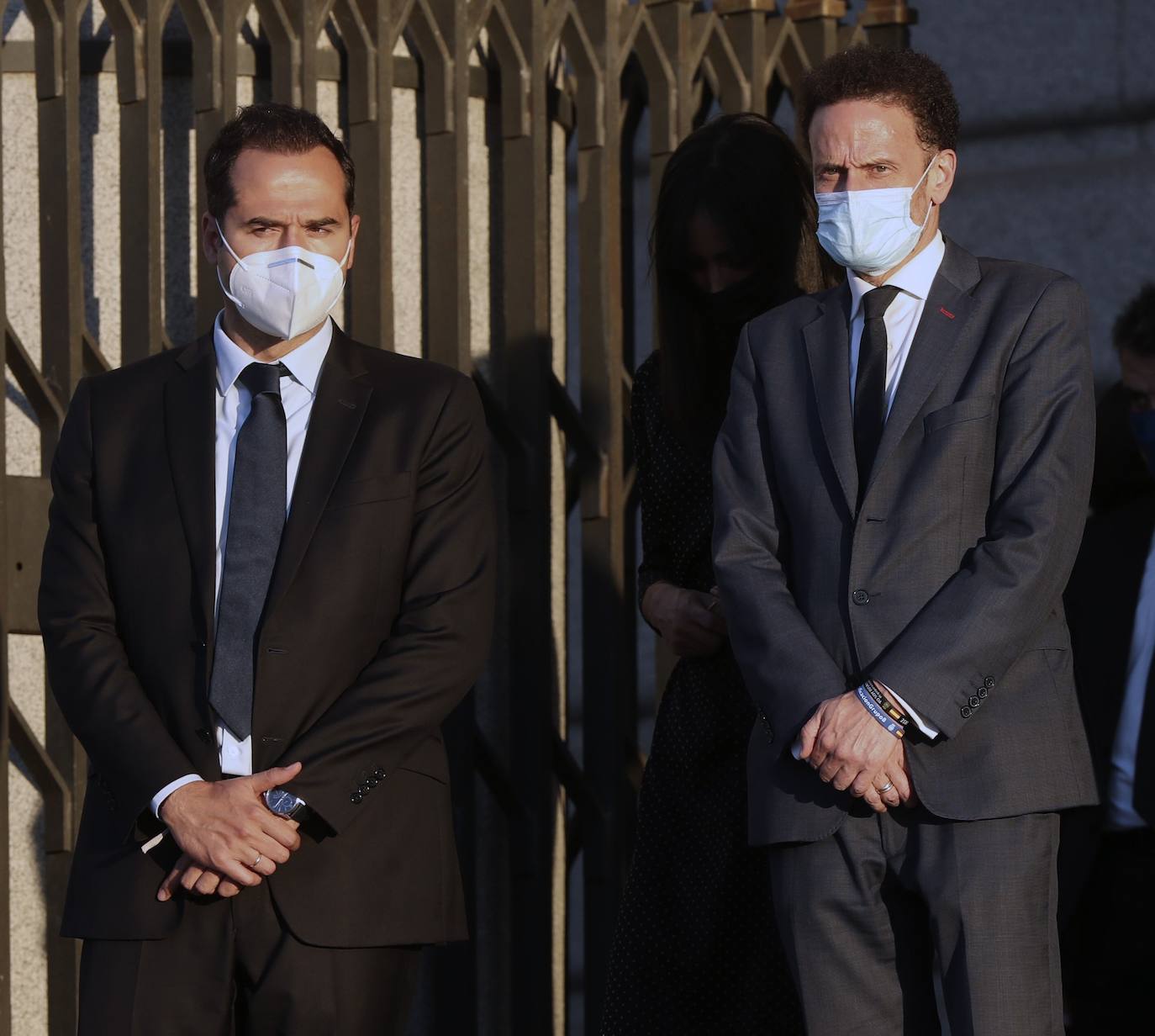 Los reyes, sus hijas, la vicepresidenta del Gobierno Carmen Calvo y representantes de otras instituciones del Estado y de partidos políticos asisten al funeral por las víctimas del coronavirus que se celebra en la catedral madrileña de La Almudena organizado por la Conferencia Episcopal.