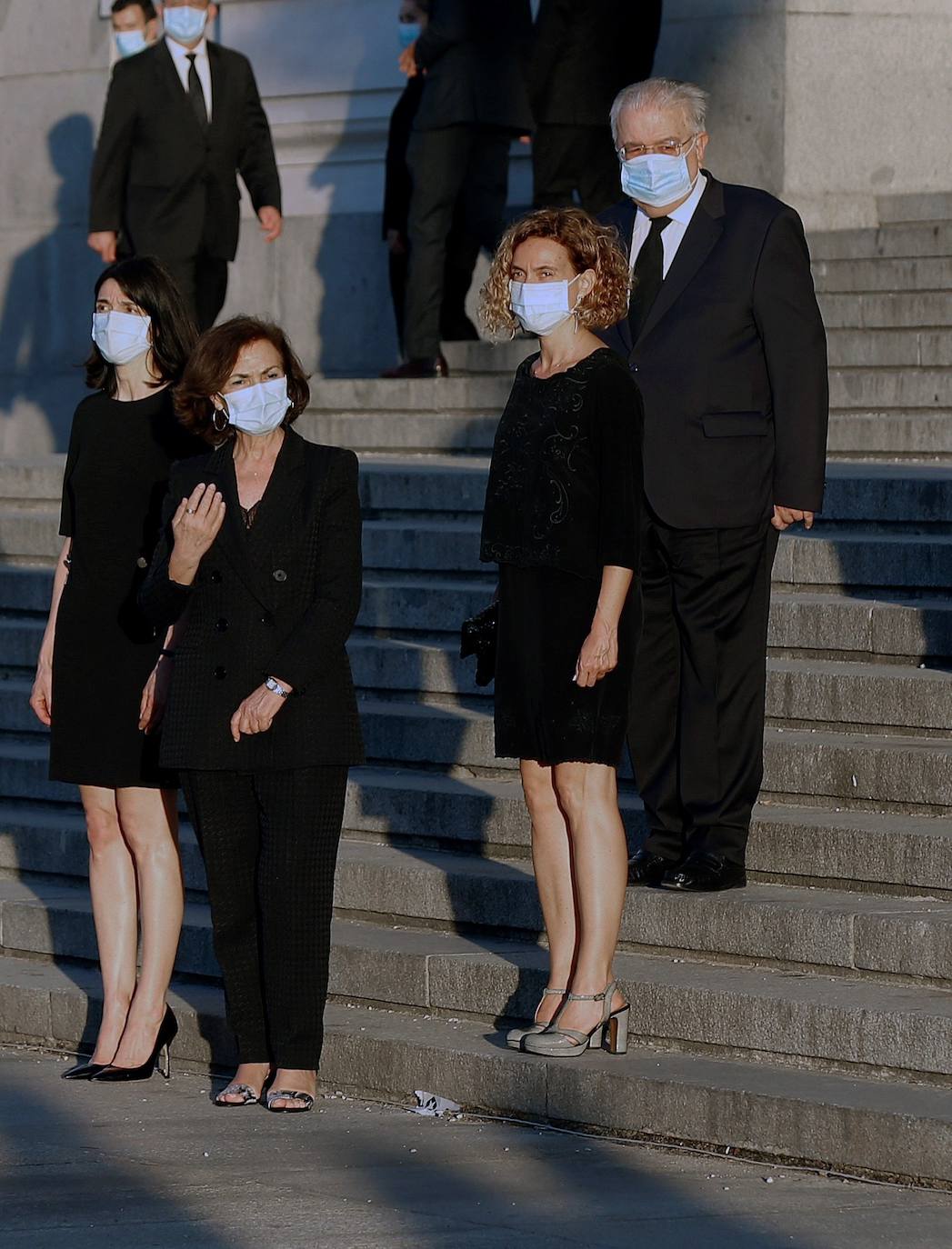 Los reyes, sus hijas, la vicepresidenta del Gobierno Carmen Calvo y representantes de otras instituciones del Estado y de partidos políticos asisten al funeral por las víctimas del coronavirus que se celebra en la catedral madrileña de La Almudena organizado por la Conferencia Episcopal.