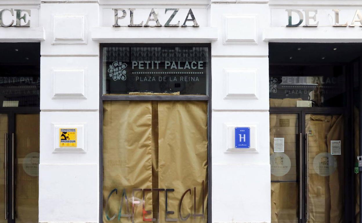 Hotel de la ciudad de Valencia cerrado por la crisis sanitaria. 