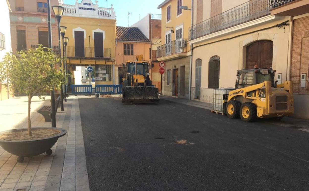 La actuación que se está realizando en la plaza. 