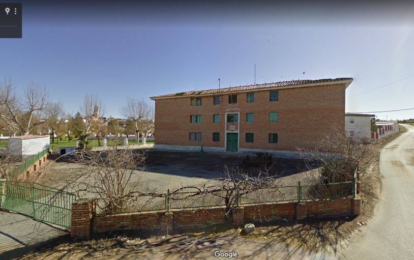 PEDROCHE (CÓRDOBA) - Quien compre esta antigua casa-cuartel se hace con una completa instalación en la que hay hasta 9 viviendas diferentes. En un solar de 1.157 metros cuadrados, la construcción ocupa 830 metros cuadrados. Su precio es de 66.69 euros.