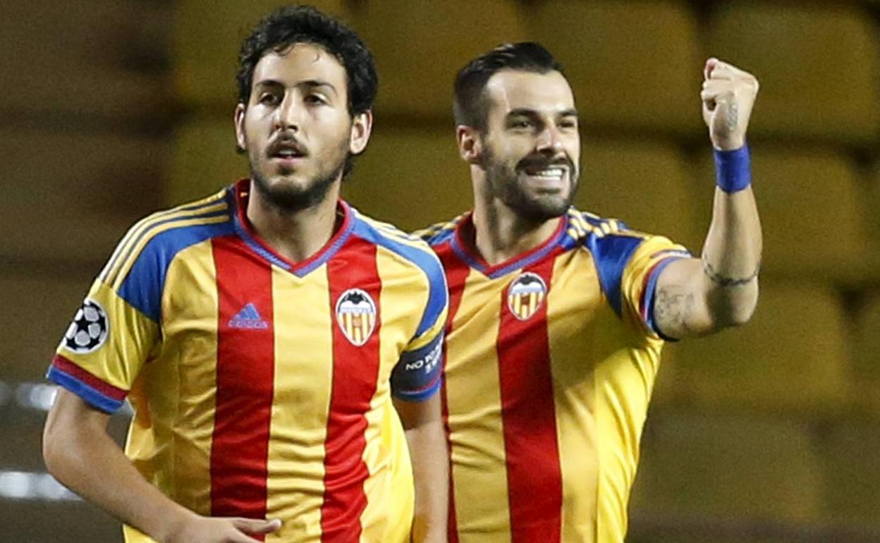 Negredo celebra su gol al Mónaco en 2015