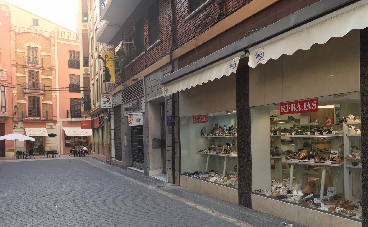 Calle comercial en el centro de Alzira. 