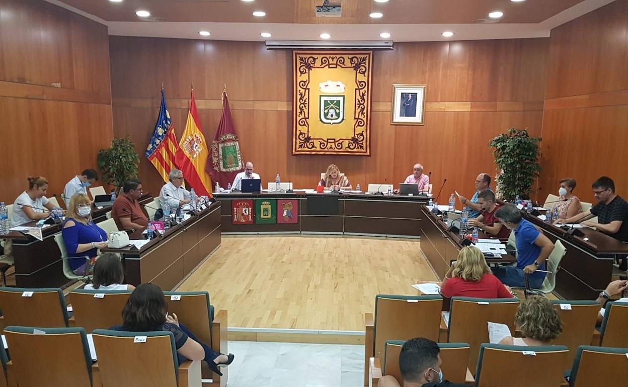 Imagen de los ediles de la corporación de Calp durante la sesión plenaria.