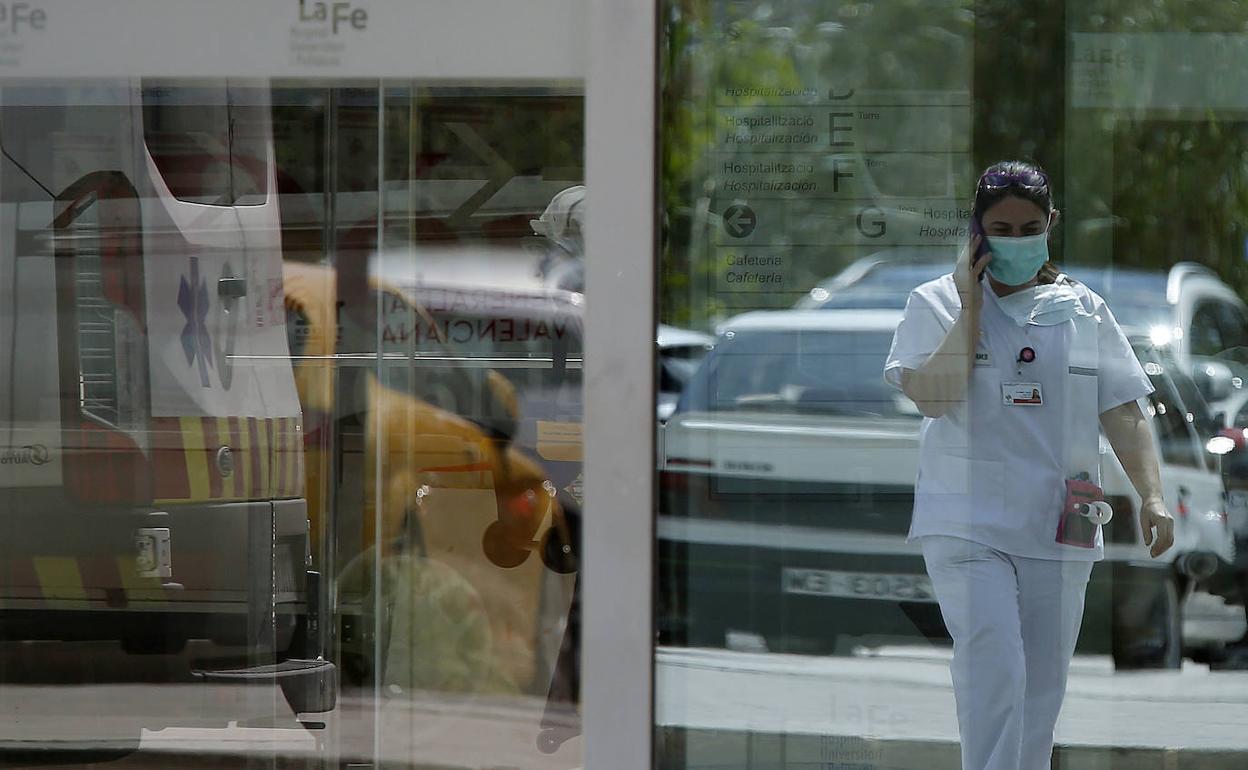 Coronavirus en la Comunitat | Sanidad detecta un brote familiar en Gandia con 10 positivos y otro en Santa Pola con cuatro casos