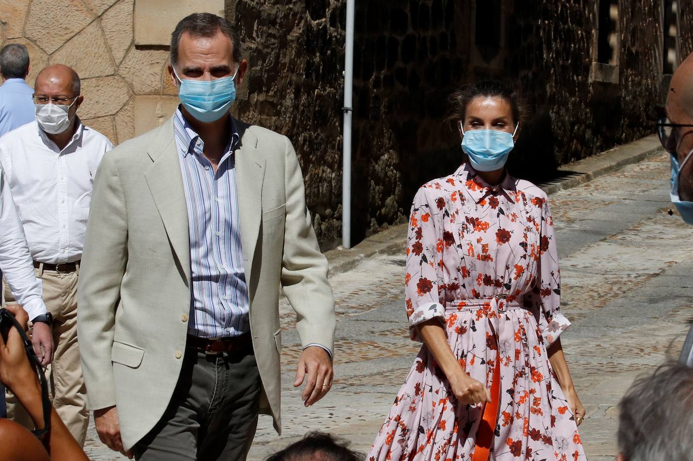 Los Reyes de España, Felipe VI y Letizia, han visitado este miércoles Vinuesa, en la provincia de Soria. Con esta ya son nueve las visitas que han realizado a diferentes comunidades autónomas de nuestro país, incluida Valencia. Los Reyes han correspondido al calor de los vecinos y han disfrutado del cariño que les han brindado los habitantes de la localidad soriana.