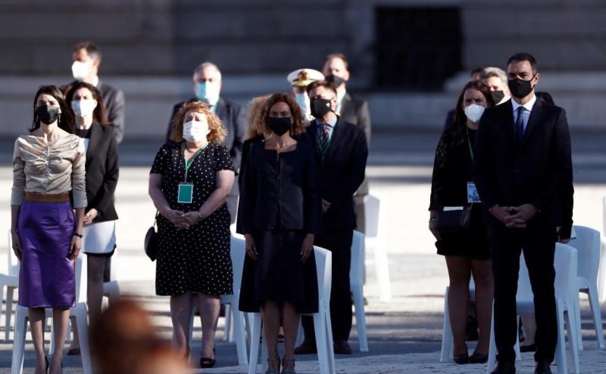 Funeral de Estado | El colorido vestido de la presidenta del Senado en el  homenaje a las víctimas | Las Provincias