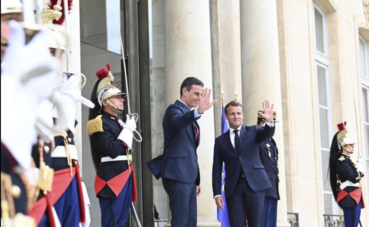 Sánchez se reunió con Macron antes del comienzo de la cumbre.