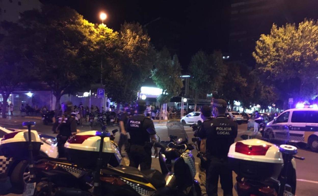 Control de uso de mascarilla en zona de ocio en Alicante. 