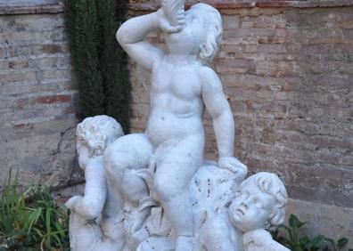 Imagen secundaria 1 - Estatuas restauradas en los jardines de Monforte.