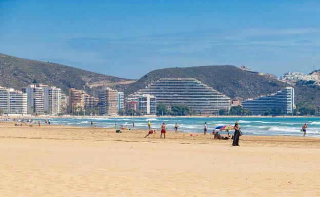 Las 22 playas de la Comunitat donde está prohibido fumar