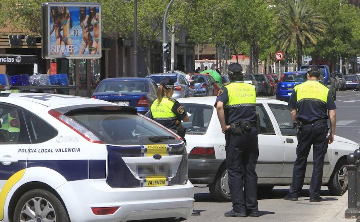 Arde un coche en la ronda norte de Valencia