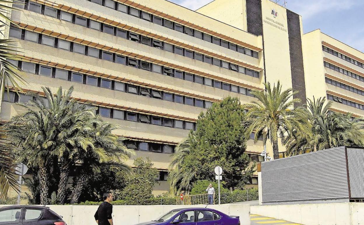 El Hospital General de Elche estima que entre 400 y 500 personas que pasaron por la discoteca de Santa Pola se harán las pruebas. 