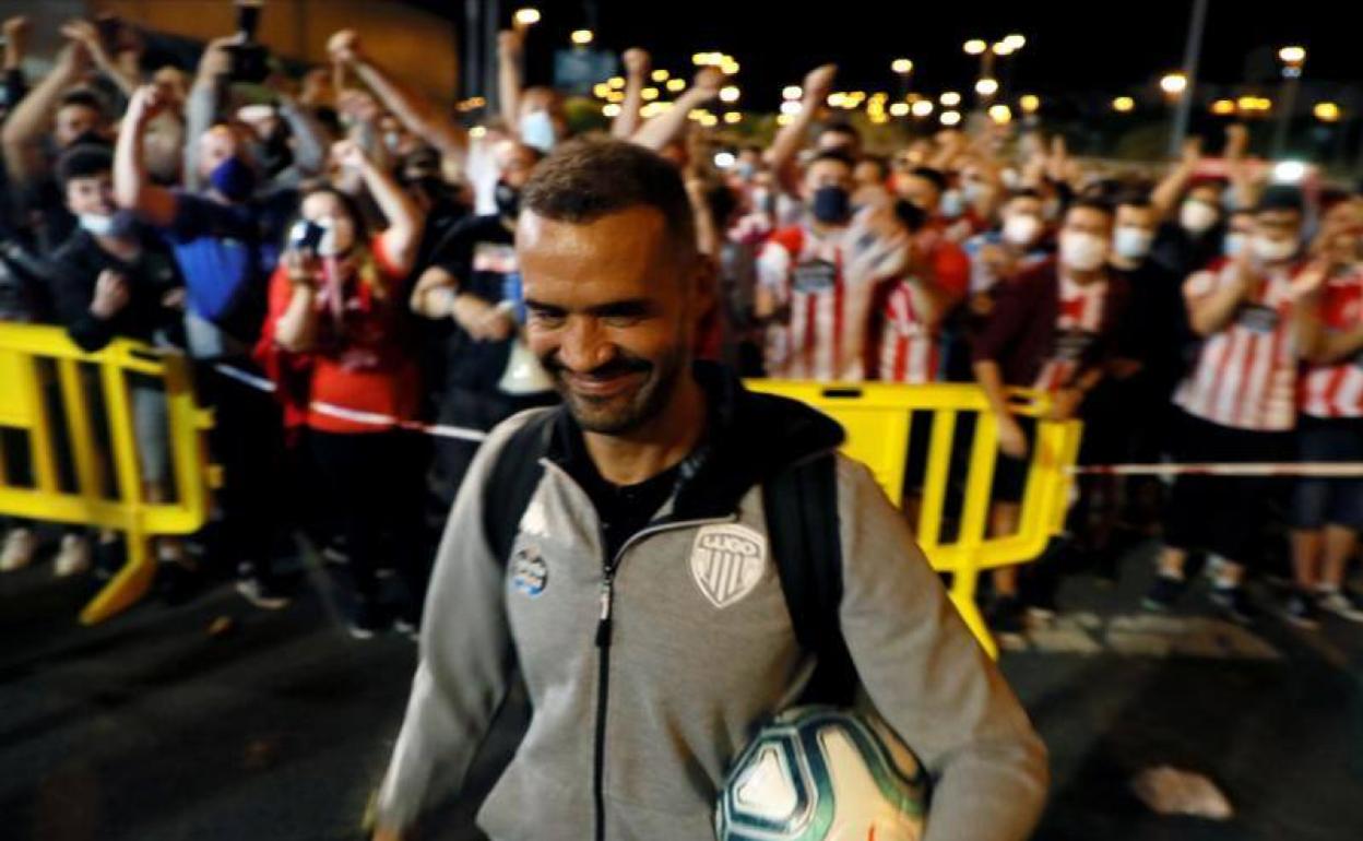 Juanfran, a la salida el lunes por la noche del Anxo Carro. 