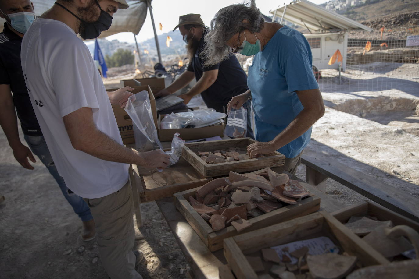 El sitio, en la actual zona occidental de la Ciudad Santa, es "una estructura inusualmente grande construida con muros de sillares concéntricos", un elemento que señala su relevancia, aseguró hoy la Autoridad de Antigüedades de Israel (AAI), que realizó la excavación.