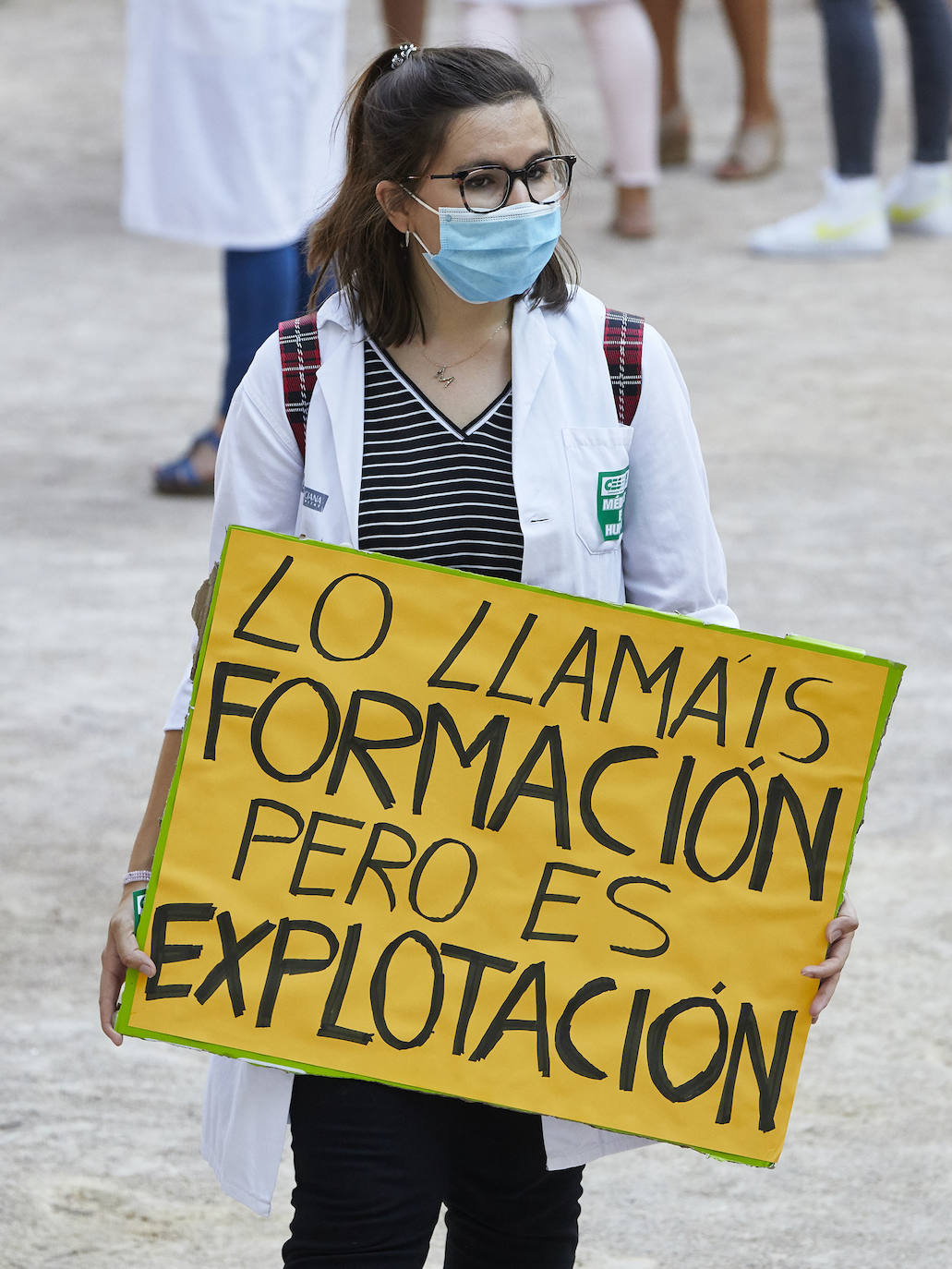 El colectivo pide una mejora de condiciones laborales en una marcha que ha terminado frente al Palau de la Generalitat.