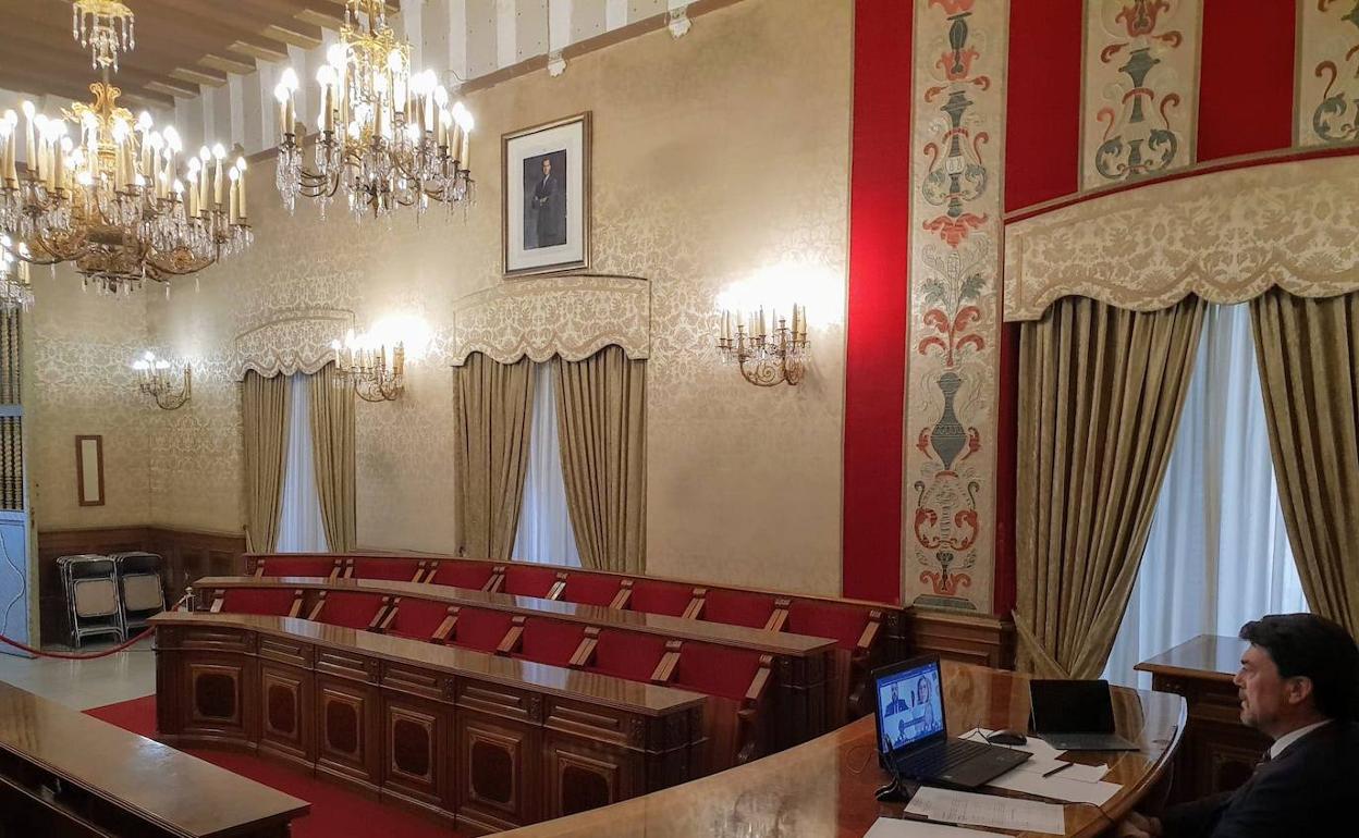 El alcalde, Luis Barcala, ha presidido la comisión de Hacienda celebrada esta mañana.