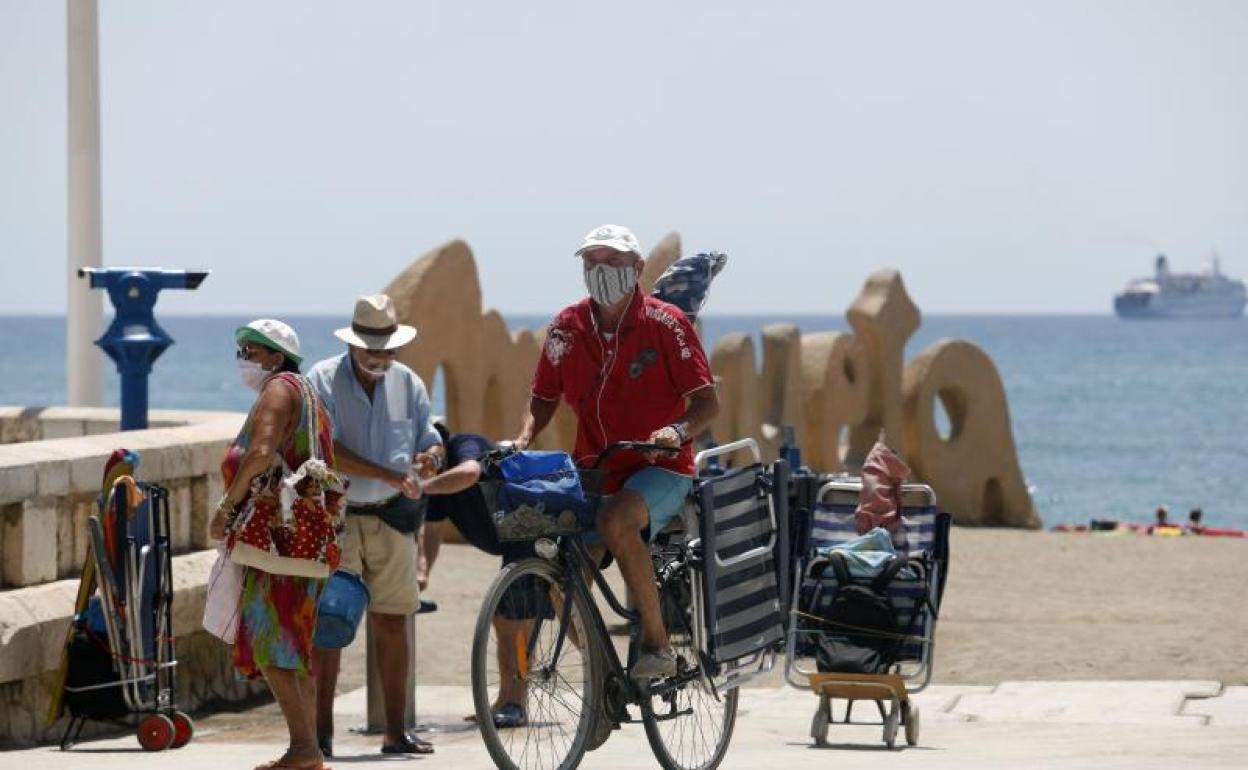 El Gobierno negocia para que Reino Unido suavice la cuarentena a los viajeros