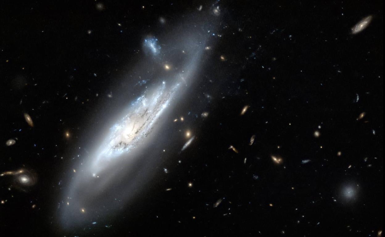 La galaxia NGC 4848 se encuentra dentro de la débil constelación de Coma Berenices. 