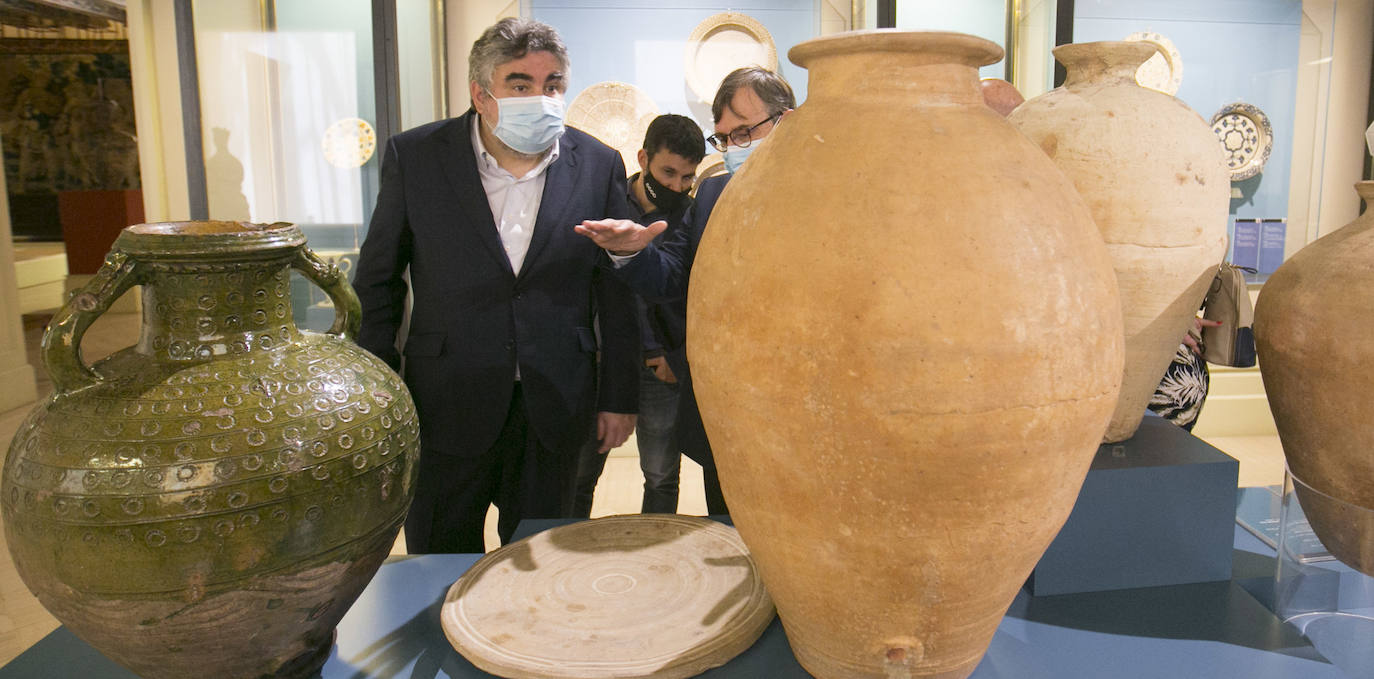 Fotos: El ministro de cultura José Manuel Rodríguez Uribes visita el Museo de Cerámica de Valencia