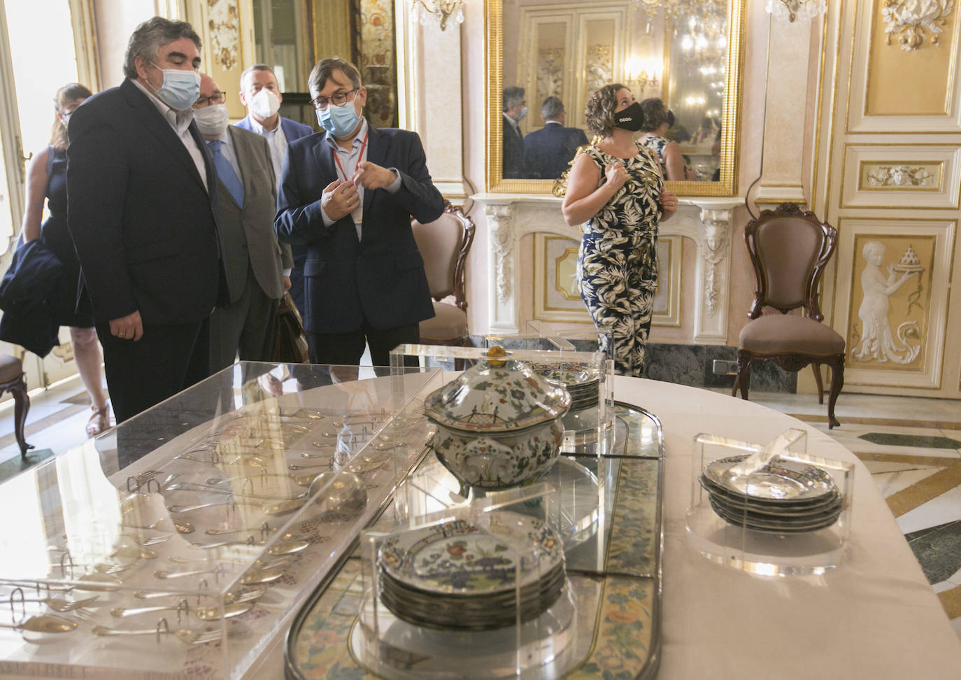 Fotos: El ministro de cultura José Manuel Rodríguez Uribes visita el Museo de Cerámica de Valencia