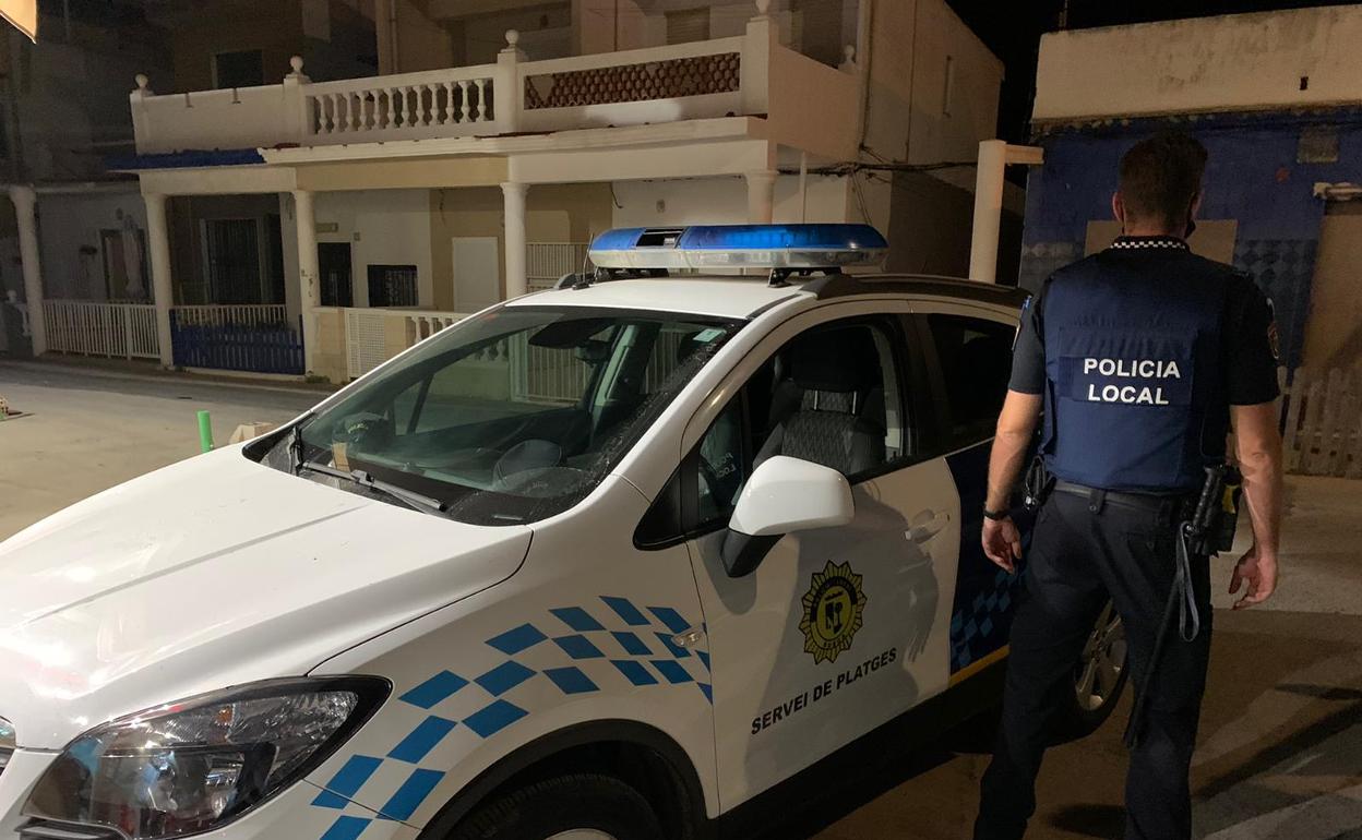 Habrá más presencia policial durante el fin de semana en la barriada afectada de El Perelló. 