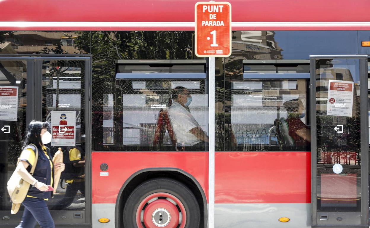 Un autobús de la EMT