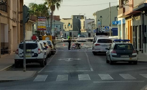 Los agentes han acordonado la zona del suceso.