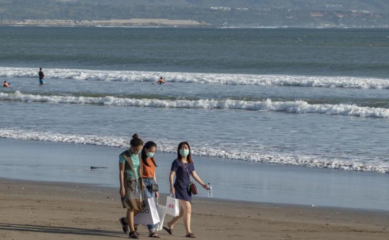 Turistas en Indonesia 