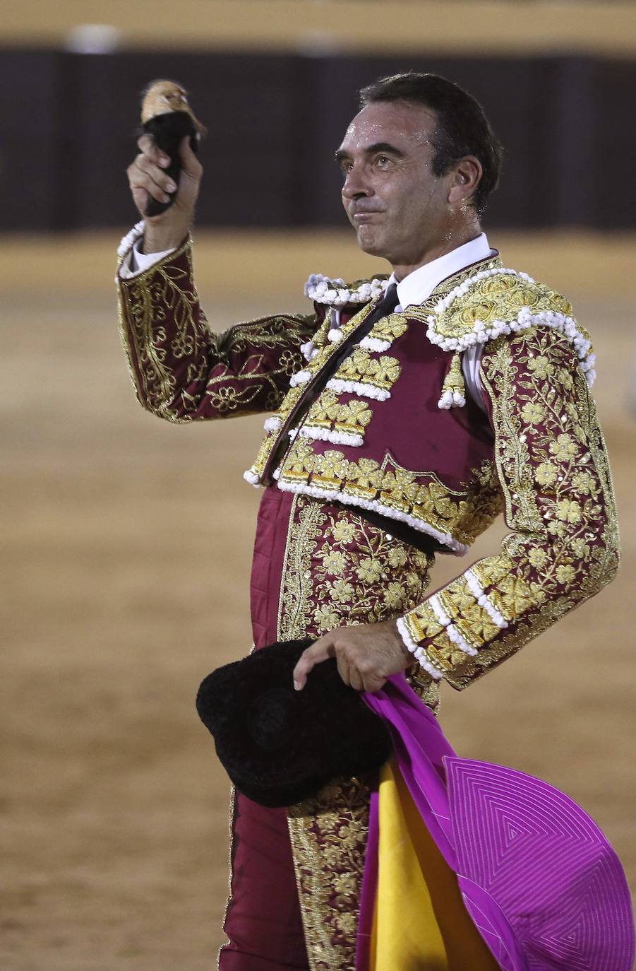 El primer festejo en Andalucía tras el confinamiento resulta con la salida a hombros del valenciano Enrique Ponce y del rejoneador Diego Ventura