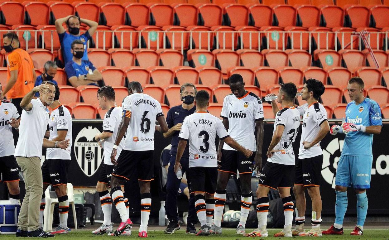 Tras una temporada muy dura con tres entrenadores, la plantilla terminó muy tocada la Liga tras el confinamiento. 