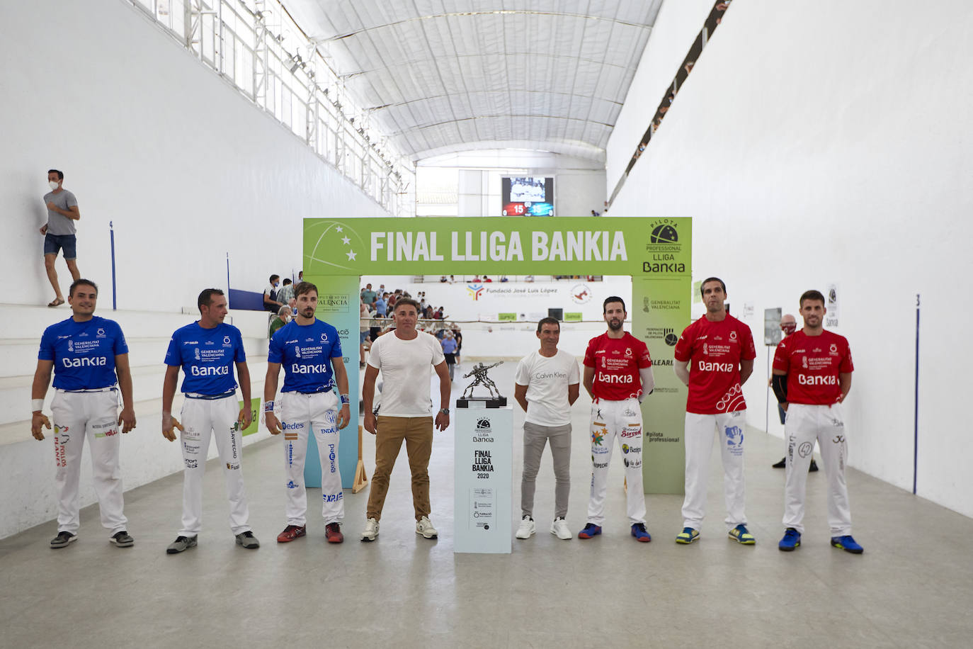 Puchol II, Tomàs II y Guillermo, campeones ante Pere Roc II, Javi y Carlos (60-45) en el Trinquet de Pelayo de Valencia.