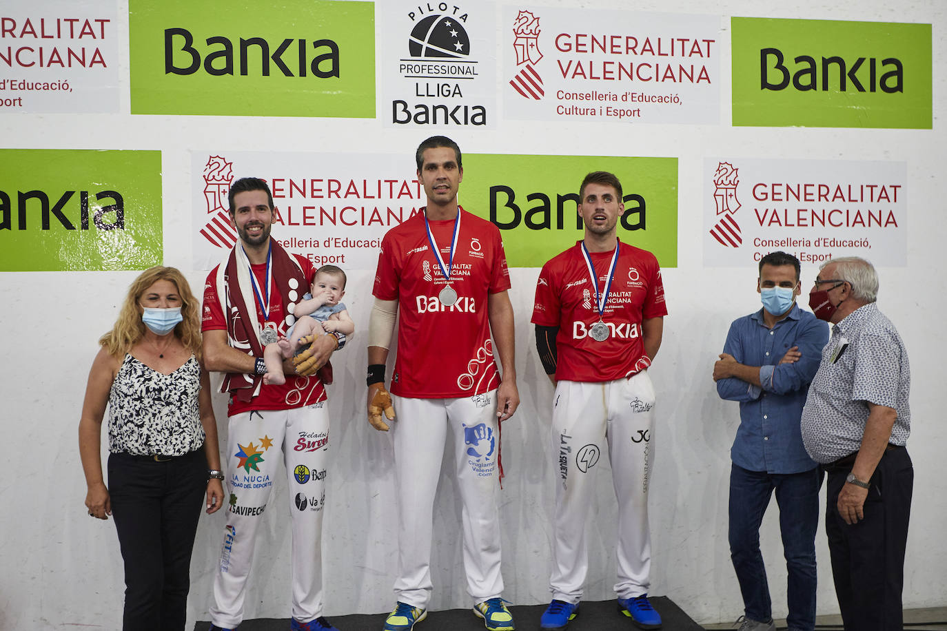 Puchol II, Tomàs II y Guillermo, campeones ante Pere Roc II, Javi y Carlos (60-45) en el Trinquet de Pelayo de Valencia.