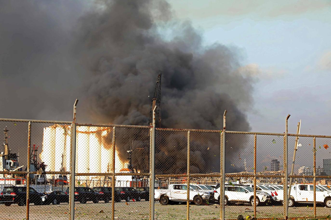 Fotos: Fuerte explosión en el puerto de Beirut