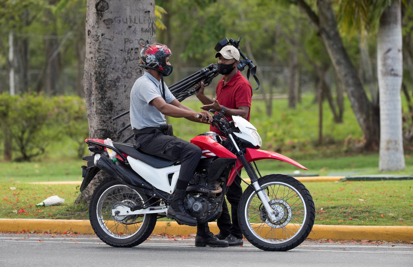 Casa de Campo, una lujosa urbanización a orillas del mar Caribe en el este de la República Dominicana, es, según varios medios españoles, la posible nueva residencia del rey emérito Juan Carlos I. l rey Juan Carlos es buen conocedor de este complejo, ya que ha sido invitado en diversas ocasiones por su amigo Pepe Fanjul, un rico empresario azucarero cubano que es dueño de la urbanización, colindante con la ciudad de La Romana. 