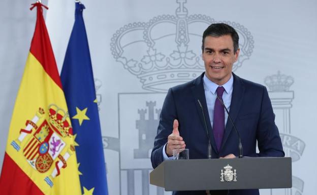 Sánchez sale en defensa de la monarquía parlamentaria en una carta a la militancia