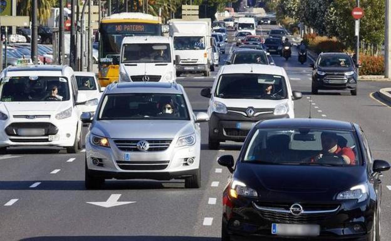 Vehículos en uno de los accesos a Valencia.