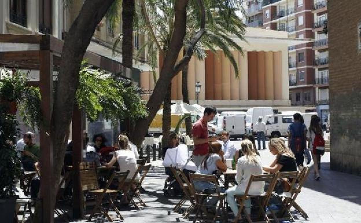 Terraza de un bar junto al Mercado de Ruzafa, imagen de archivo.