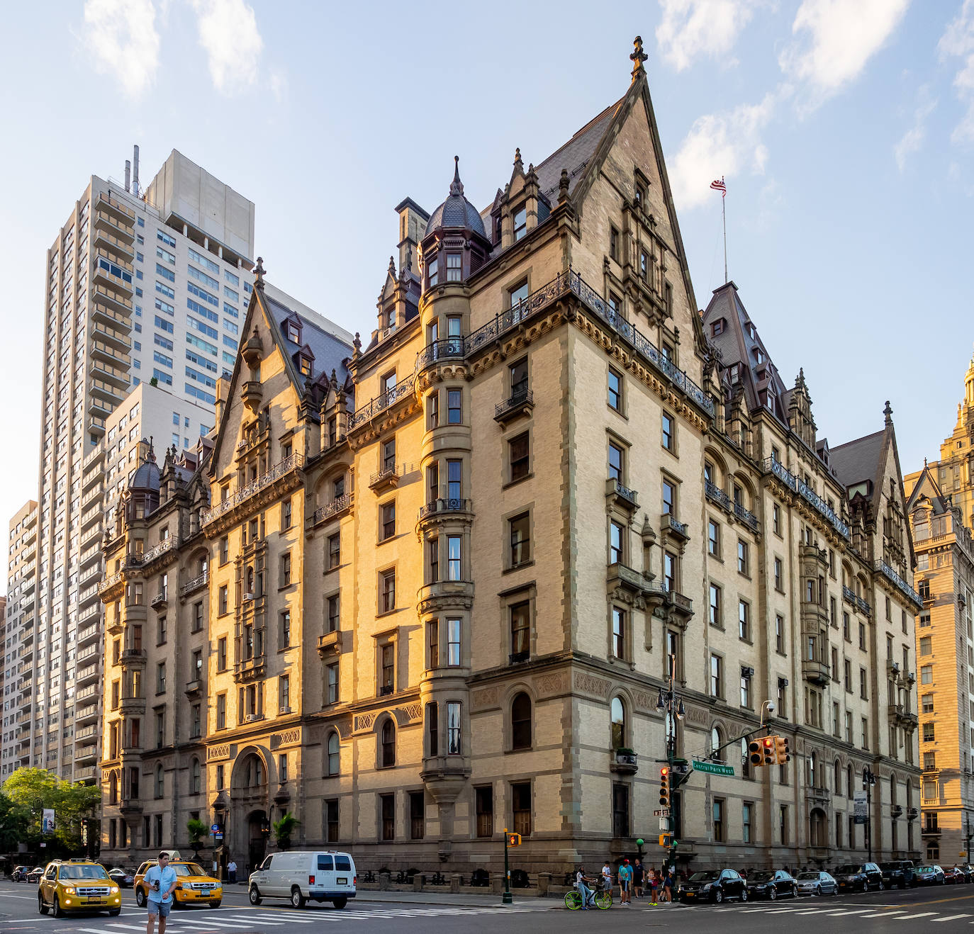 La maldición del edificio Dakota | Esta construcción de finales del siglo XIX en Nueva York es conocida por ser el escenario del asesinato de Jhon Lennon. Pero la historia de este lugar está manchada de sangre y es un referente para los amantes de lo paranormal. 