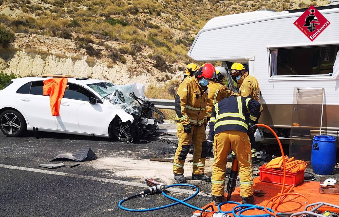 Fotos: Imágenes del brutal accidente en El Campello: dos fallecidos y tres heridos graves