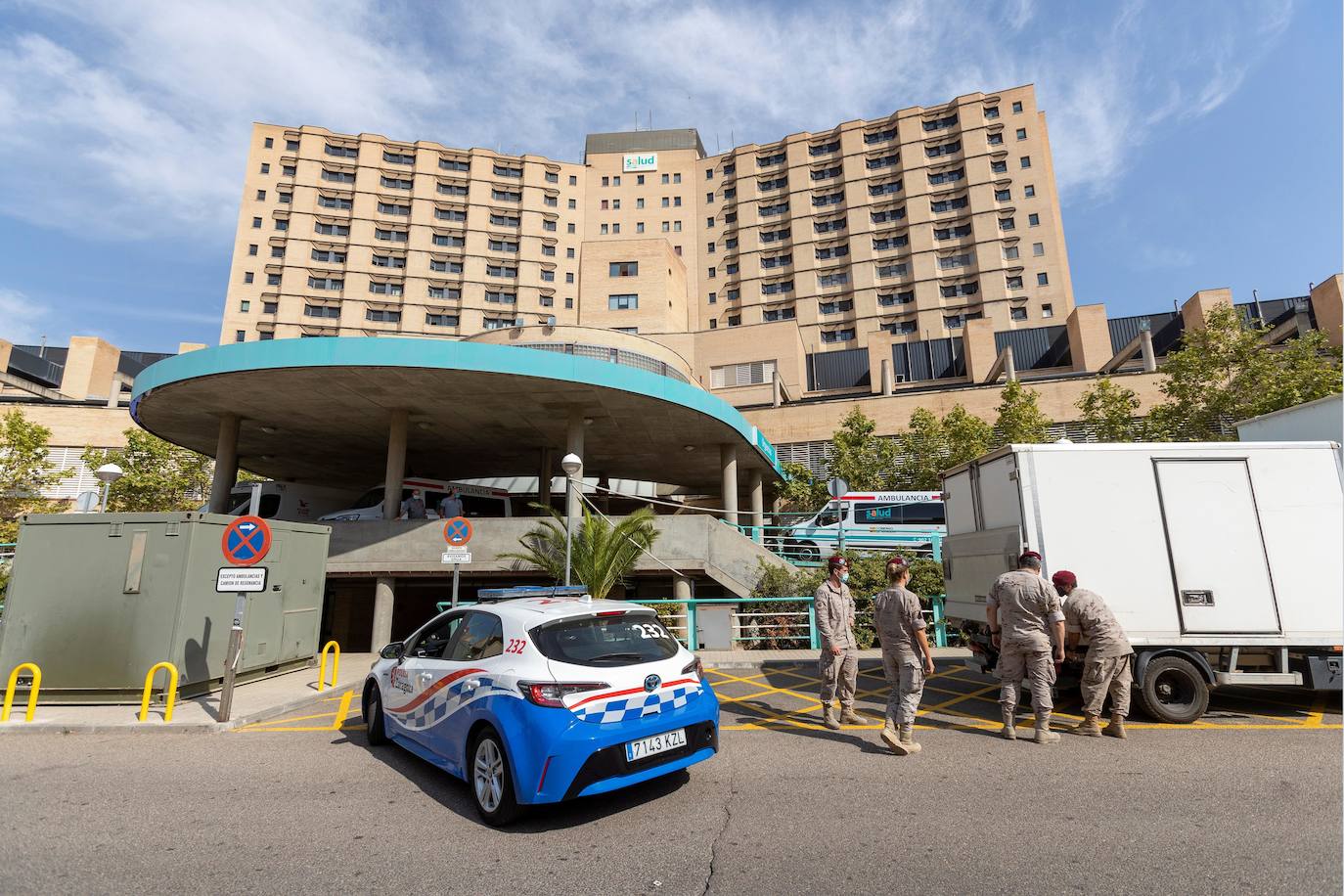 El Ejército instala un hospital temporal en el aparcamiento del Clínico de Zaragoza