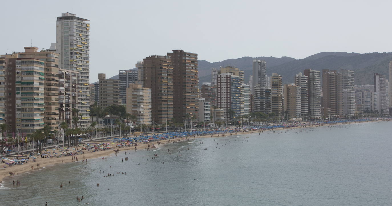 Playa de Benidrom este verano. 