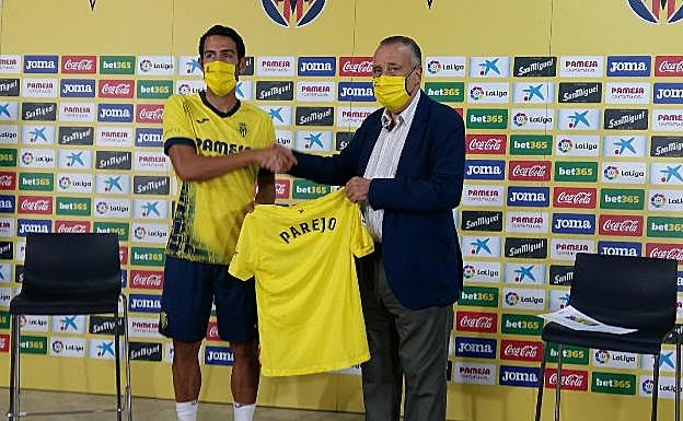 Dani Parejo y Fernando Roig, durante la presentación del madrileño como jugador del Villarreal 