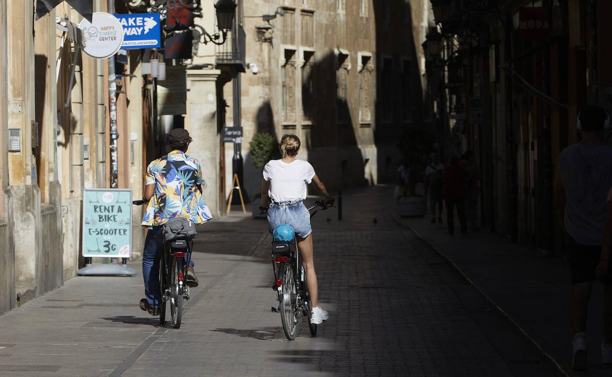 La Generalitat recomienda reuniones de un máximo de diez personas