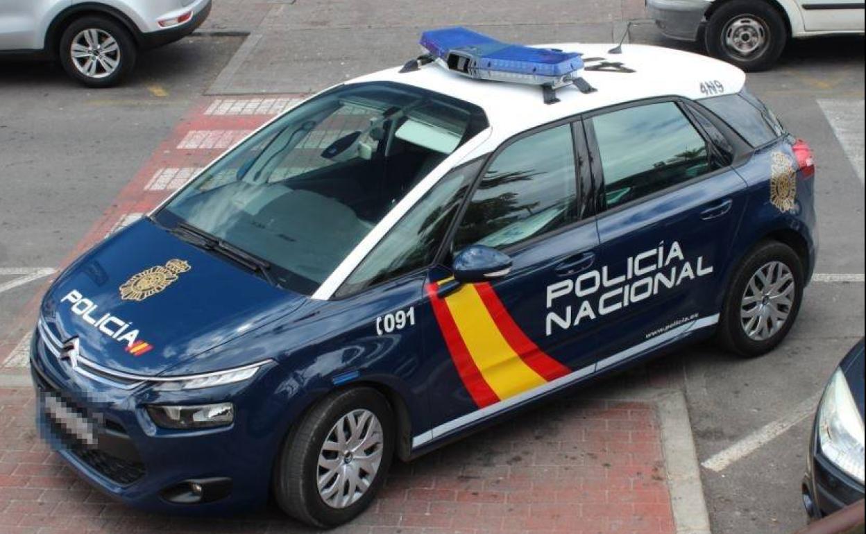 Hallan el cadáver de una mujer desnuda y ensangrentada en su casa de Alaquàs