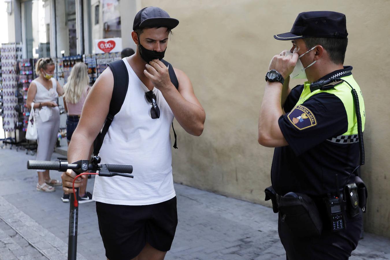 Fotos: Nueva campaña informativa en Valencia por las últimas medidas para prevenir el Covid-19