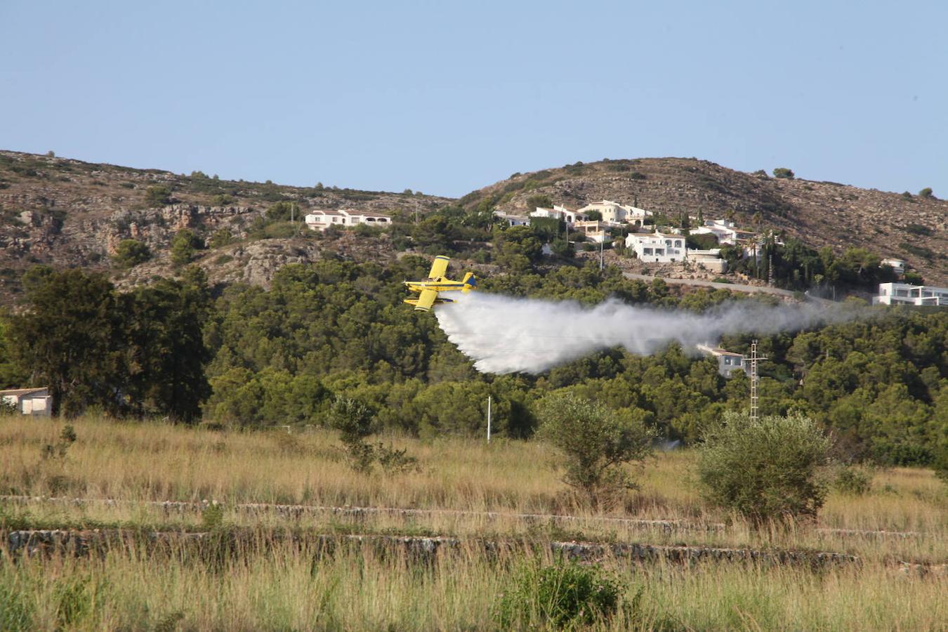 Fotos: El fuego vuelve a golpear a Xàbia y amenaza el Montgó