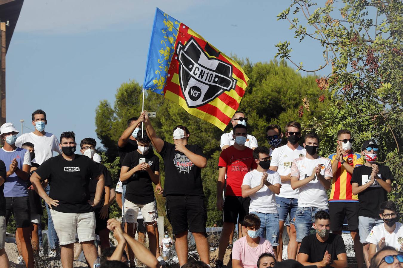 Fotos: Medio millar de valencianistas claman contra Peter Lim