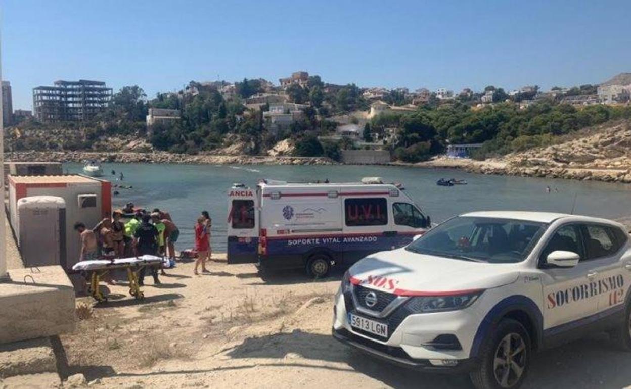 Accidente en la cala de El Morro Blanc de El Campello. 