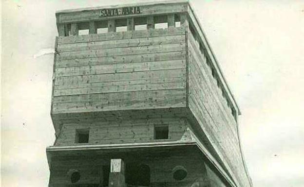 La carabela Santa María fue construida en la playa por los astilleros de Lacomba y se usó para la película 'Alba de América'.